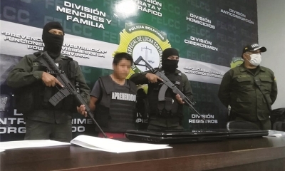 El supuesto guerrero digital del MAS fue presentado ante la prensa tras su aprehensión. Foto:El Deber