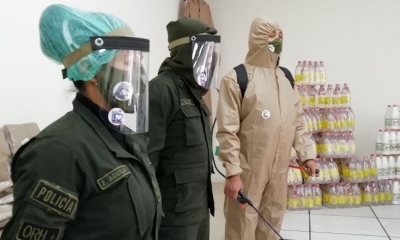Insumos, trajes de bioseguridad y equipos desinfectantes con luz ultravioleta a la Policía