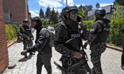 Policía en el funeral de Fernando Villavicencio. Foto AFP