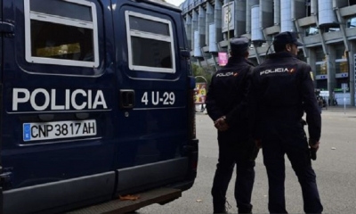 La policía tuvo que salvarle la vida al hombre quien estaba sufriendo un infarte al momento de ser detenido. | Fuente: AFP