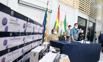 Presidente Arce fue el encargado de recibir este primer lote de pruebas | Ministerio Presidencia 