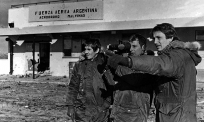 Nicolás Kasanzew en plena tarea periodística durante la Guerra de Malvinas. Foto: Zona Militar