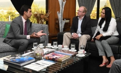 Los gobernadores de Tarija, Adrián Oliva, y de Salta, Juan Manuel Urtubey en reunión/Foto. RRSS