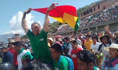 La socia Lizette Torrez cuando presentaba su propuesta en la Asamblea General de Adepcoca. 