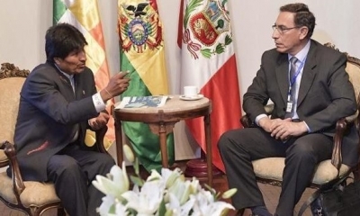 El presidente Morales y el mandatario de Perú, Martín Vizcarra (der.) 