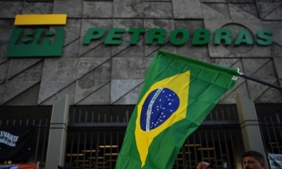 Una protesta contra despidos frente a la sede de la petrolera estatal Petrobras, en febrero de 2020. 