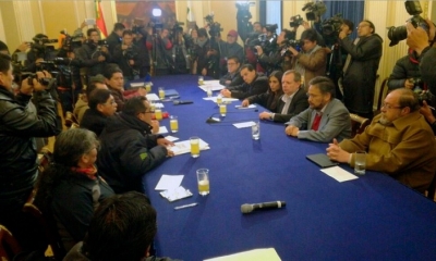 El Gobierno inició el diálogo con los representantes de la Universidad Pública de El Alto (UPEA). Foto: ABI