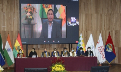 La liberación de patentes, implementación y concreción real de las licencias, serian una solución humanitaria.