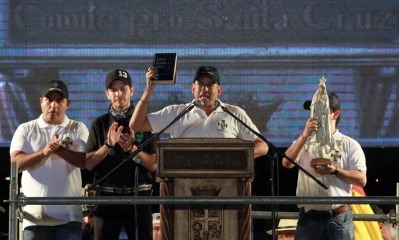 Foto / Archivo : Luis Fernando Camacho durante un evento en Santa Cruz