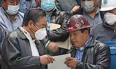 El presidente Luis Arce y el secretario ejecutivo de la COB, Juan Carlos Huarachii