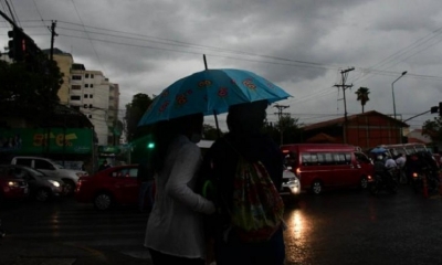 Un día de lluvia en el centro de la ciudad de Cochabamba. 