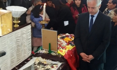 El vicepresidente Álvaro García Linera se despide de la comadre Remedios Loza en ambientes de la Asamblea Legislativa.