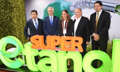 Autoridades en la firma del convenio de Etanol/Foto. RRSS