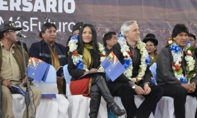 Ministra Alanoca compartiendo testera con el Presidente y Vicepresidente/Foto. RRSS