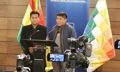  El senador del MAS, Leonardo Loza  ( D )