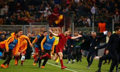 Todo el equipo de La Roma festejó el épico triunfo. Foto: Internet