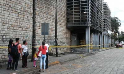En estas condiciones quedó el edificio del Sereci. Foto:EL DEBER