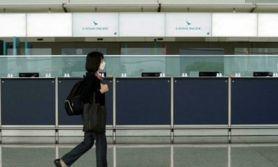 Hong Kong prohíbe el tránsito de pasajeros de 153 países por su aeropuerto.