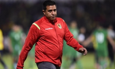 César Farías, seleccionador de Bolivia, durante un entrenamiento. | Foto archivo | AFP