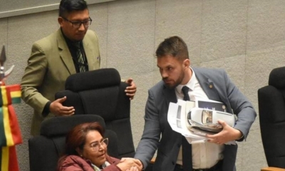 El ministro Eduardo Del Castillo en la Asamblea Legislativa.