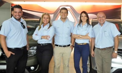 Diego Aponte, María Inés Carrasco, Ariel Del  Granado, Mónica Argandoña, Brand Manager Renault y Gabriel Dávalos/Foto. LG