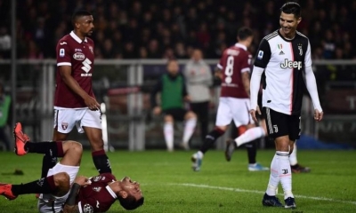 El delantero de la Juventus, Cristiano Ronaldo, y futbolistas del Torino durante un partido de la Serie A/Foto. AFP