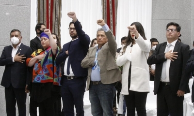 Arce perfila retoques en su gabinete.