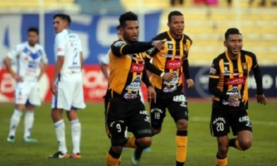 Rolando Blackburn celebra su primer gol con el Tigre. Foto: APG