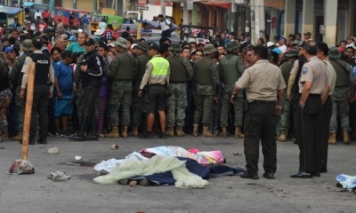 Los cuerpos sin vida en plena calle.