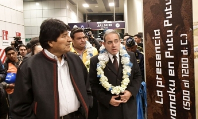 Morales en su recorrido por el museo aéreo terrestre Putu Putu/Foto. RRSS