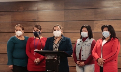 La comisión de senadoras que visitó este jueves el Centro Penitenciario Femenino de Miraflores