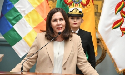 La excanciller del Estado, Karen Longaric, no se encuentra en dentro del territorio nacional.