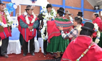 El Presidente Evo Morales entregó Coliseo a la comunidad Aully Hampaturi. 