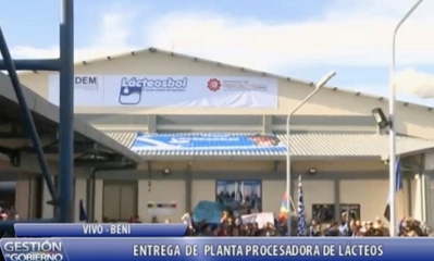 El presidente Evo Morales inauguró una planta procesadora de lácteos en el Departamento del Beni. Foto: Btv (Facebook)