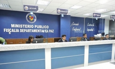 Ingreso a la Fiscalía Departamental de La Paz.