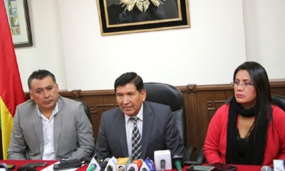 EL presidente del Consejo de la Magistratura, Gonzalo Alcón (centro), en rueda de prensa. Foto: Consejo de la Magistratura