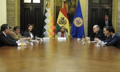 Representantes del Gobierno y la OEA reunidos en Palacio Quemado. | Min Comunicación
