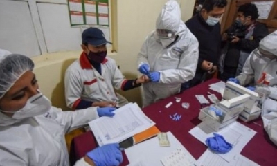 Brigadas toman muestras a funcionarios de la Alcaldía de El Alto.