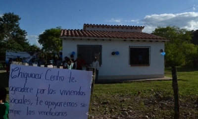 Una de las viviendas sociales entregada hoy por el presidente Evo Morales. Foto: ABI