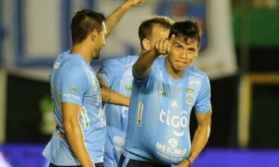 José Sagredo celebra el tanto anotado ante Royal Pari. Foto: Rolando Villegas
