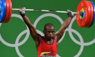 El pesista colombiano Edwin Orlando Mosquera compite en la categoría 69kg de la halaterofilia de los Juegos Olímpicos de Rio de Janeiro 2016