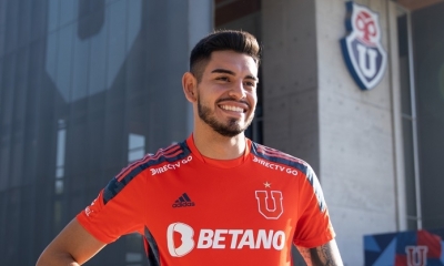 Carrasco con la camiseta de su nuevo equipo.