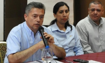 Joquin Zenteno,  Gerente General acompañado de personal de EMIPA/Foto. RRSS