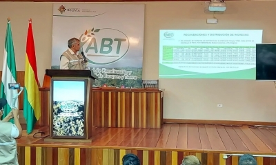 El director ejecutivo de la ABT, Omar Quiroga, expone los logros de la recaudación de la gestión 2021, la misma que ascienda a Bs.121 millones