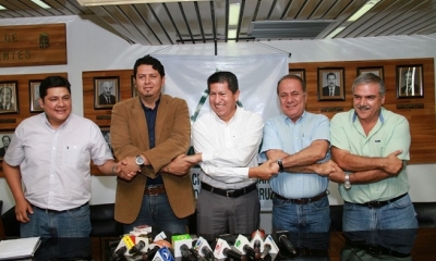 Empresarios de Ingenios Azucareros y Ministro de Hidrocarburos. Foto: RRSS