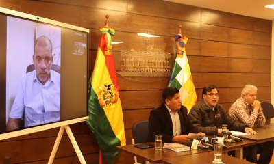 Los jefes de bancada entregaron el proyecto de ley de censura al presidente de la Cámara Baja.