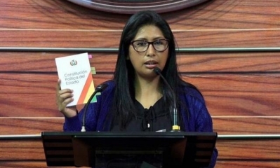 La senadora Eva Copa