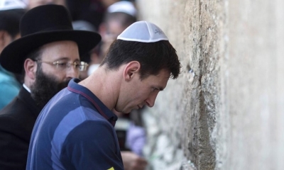 Messi, en el Muro de las Lamentaciones cuando visitó Israel con el Barça, en 2013
