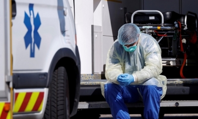 Un trabajador de la salud en Francia, el 30 de marzo de 2020.