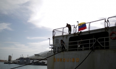 Soldados venezolanos son vistos a bordo de un barco durante el ejercicio militar Zamora 200 en La Guaira, Venezuela, 8 de enero de 2017.